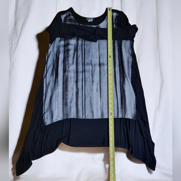 Cha Cha Vente Two-PieceFlowy Lightweight Set Satiny Asymmetrical Top & Cardigan - Picture 6 of 8